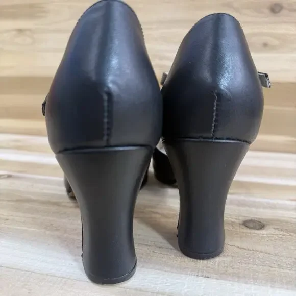Capezio Closed Toe T-Strap Chorus Black Dance Character Shoes Women's Size 7W - Picture 10 of 13